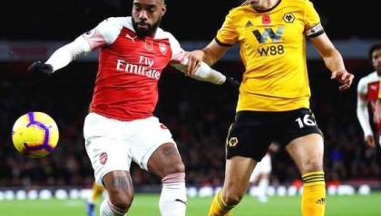  阿森纳门将低级失误，伯恩茅斯补时扳平抢关键一分  