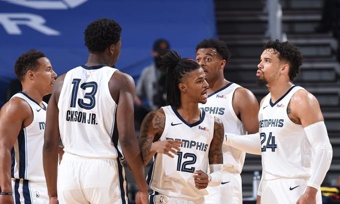  灰熊交易送走莫兰特，换回首轮签及防守悍将  